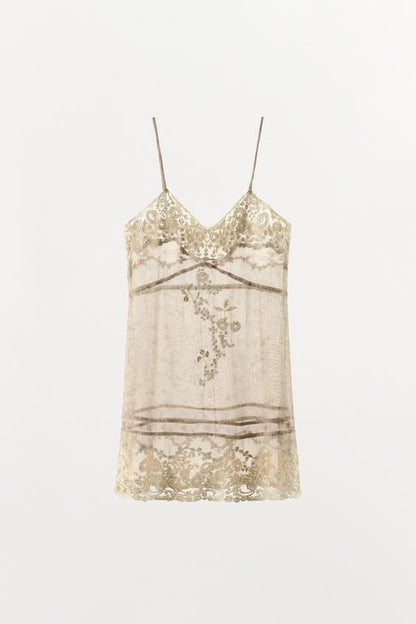 Robe en organza imprimée et brodée