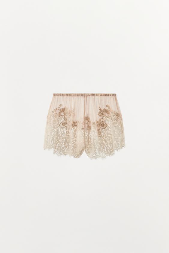 Short en georgette brodée et dentelle