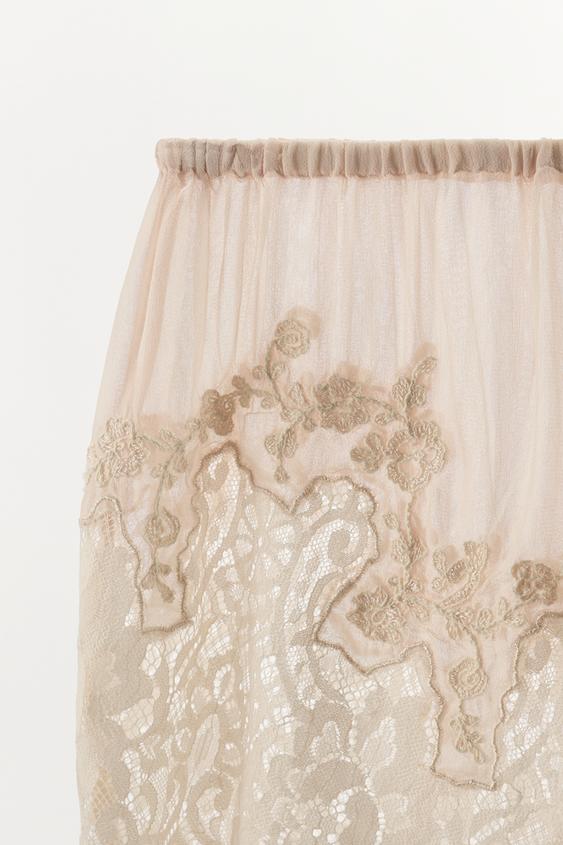 Short en georgette brodée et dentelle