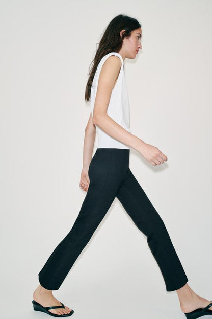 Pantalon légèrement évasé