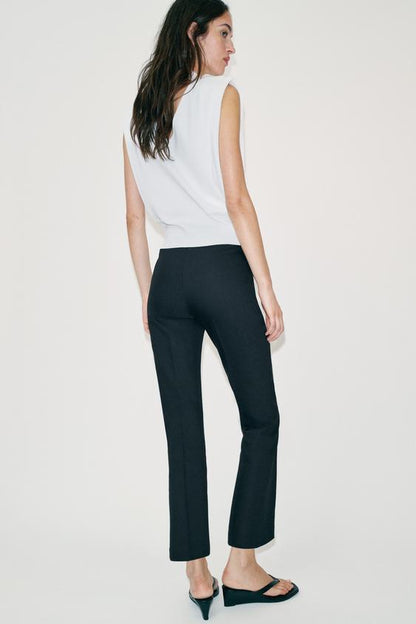 Pantalon légèrement évasé