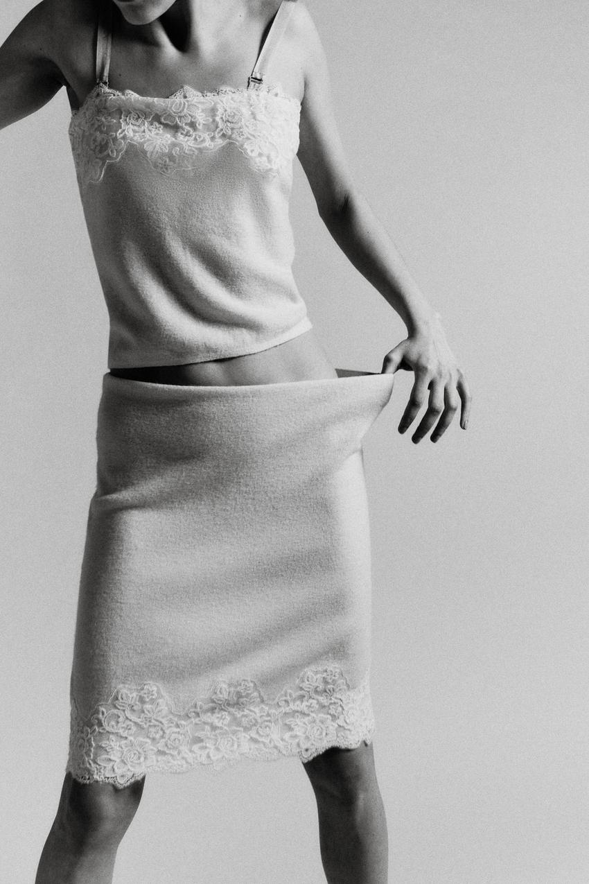 Jupe midi en maille et dentelle brodée