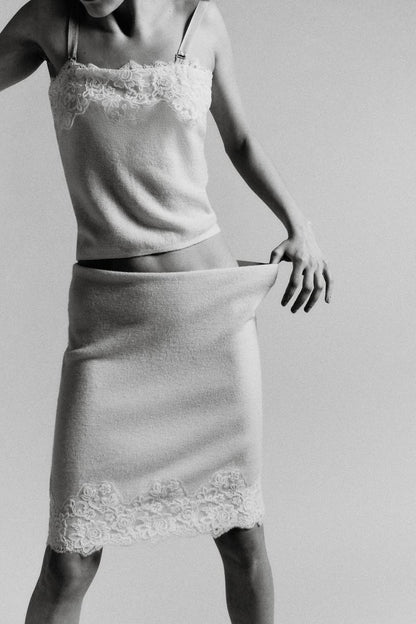 Jupe midi en maille et dentelle brodée