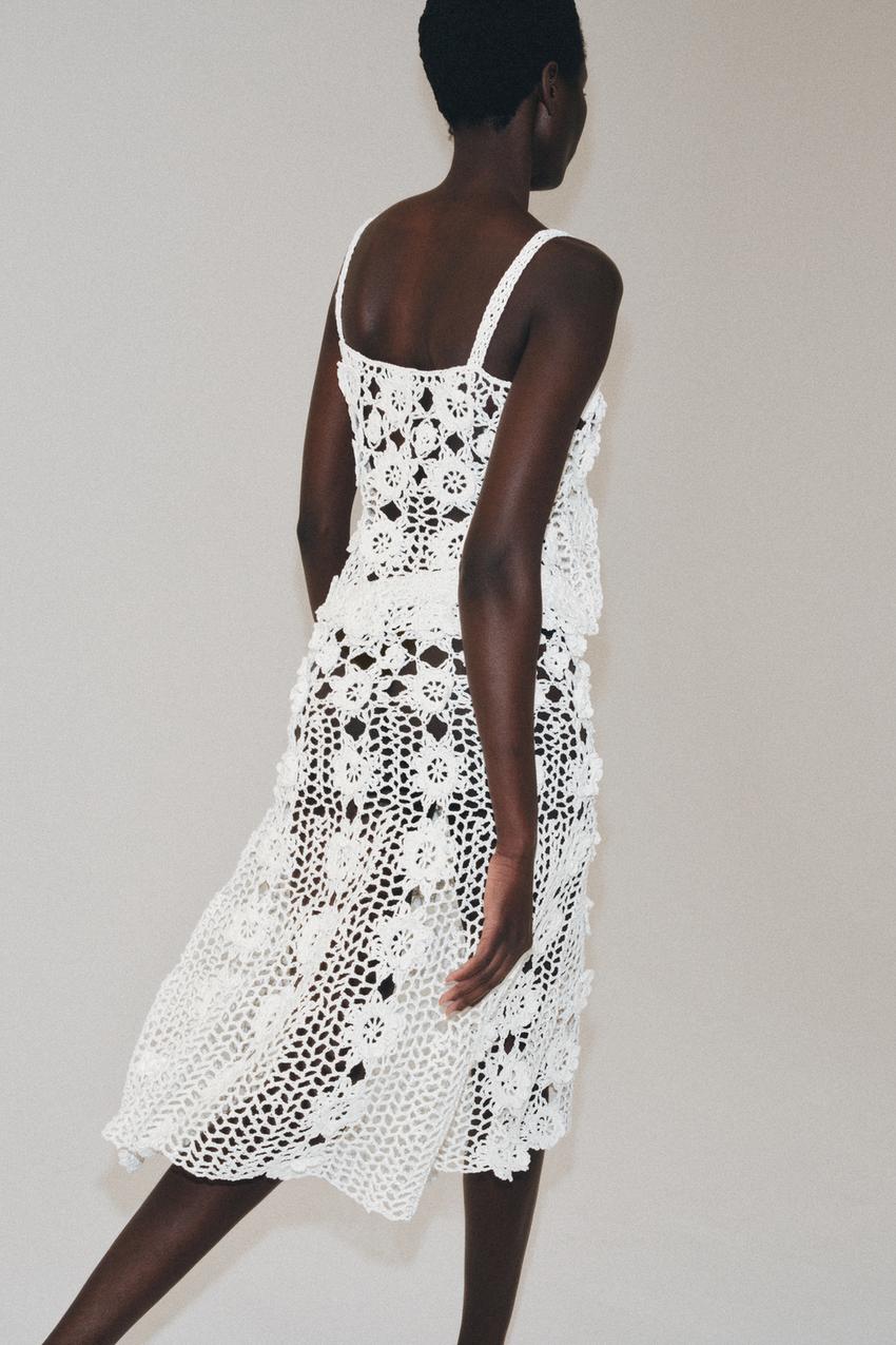Top en maille crochetée à fleurs