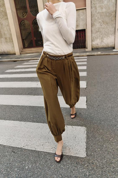 Pantalon bouffant avec ceinture chaîne