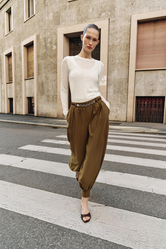 Pantalon bouffant avec ceinture chaîne