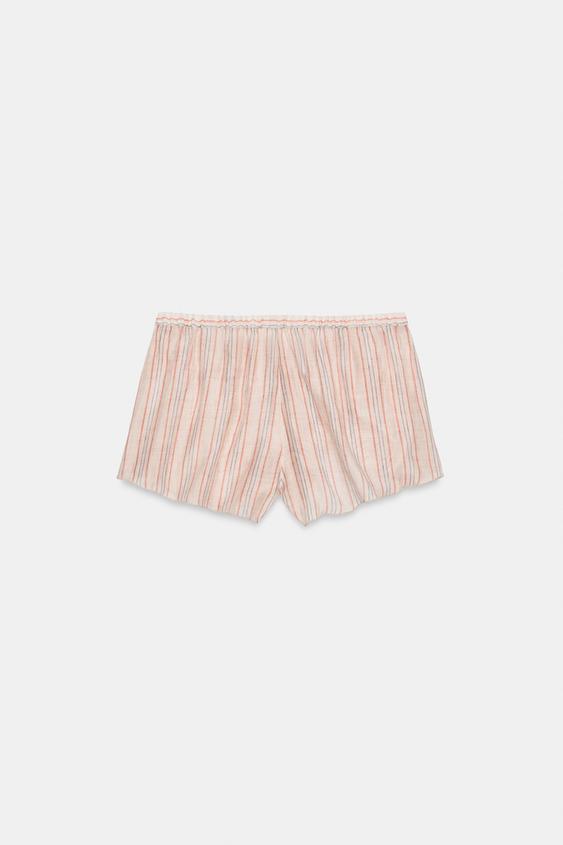 Short à rayures et volants
