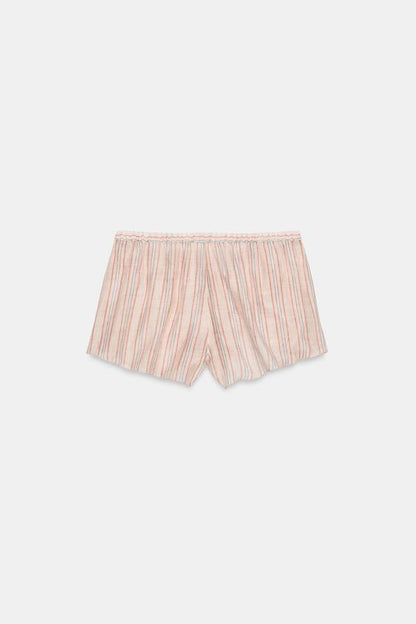 Short à rayures et volants