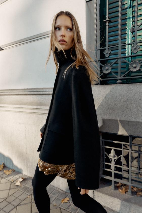 Manteau court en laine à col montant