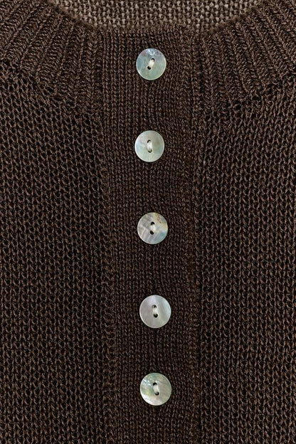 Pull en maille à manches courtes à boutons