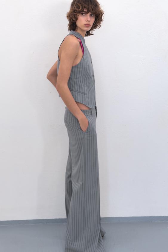 Pantalon évasé à fines rayures
