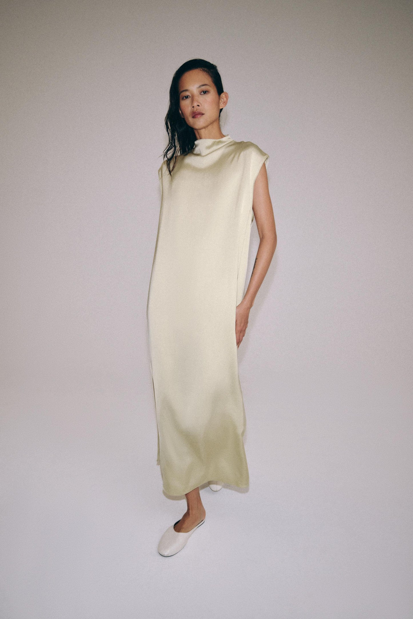 Robe satinée à brandebourgs ZW Collection