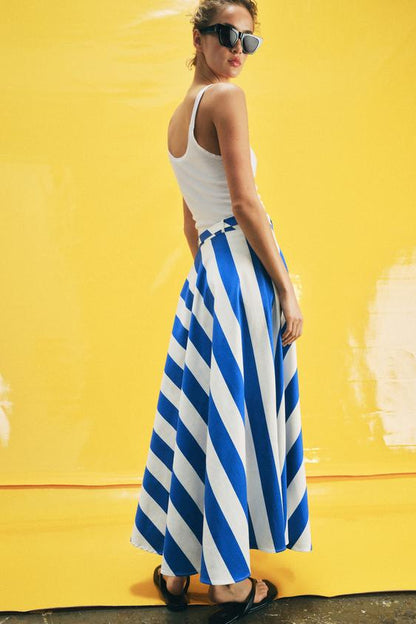Jupe midi à rayures avec ceinture