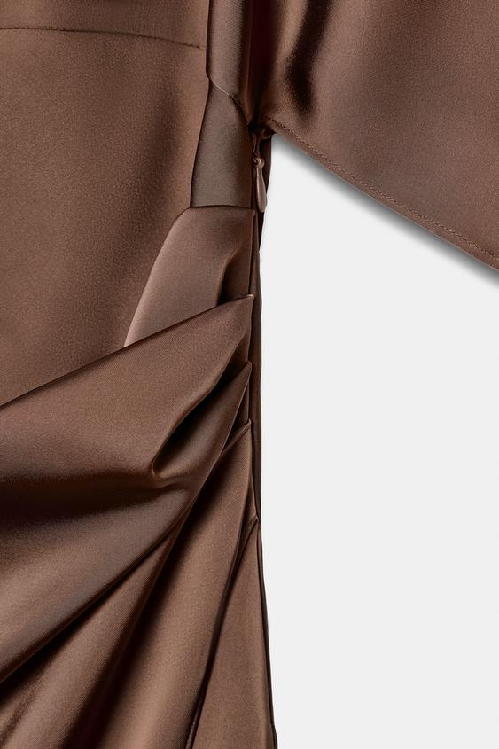Robe midi satinée effet cape