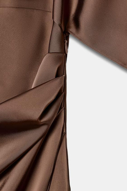 Robe midi satinée effet cape