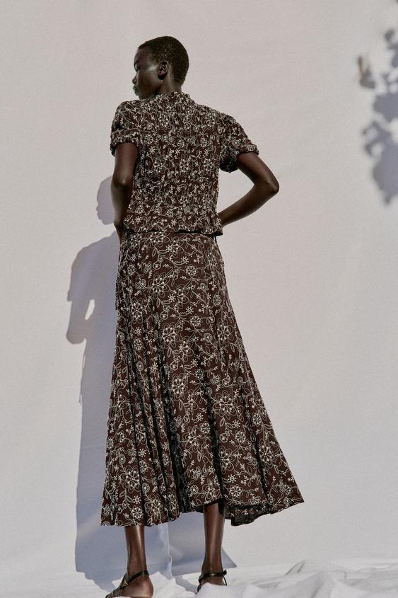 Jupe midi brodée
