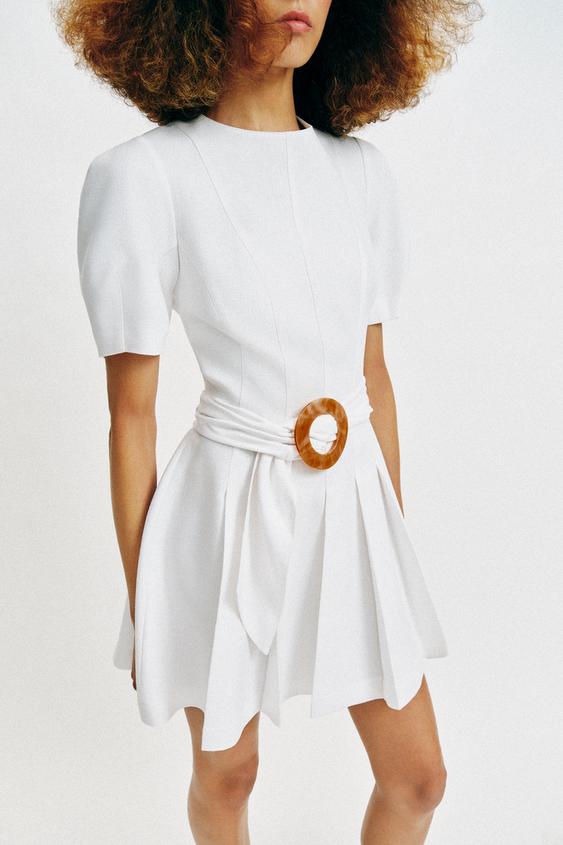 Robe courte avec ceinture