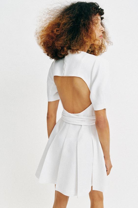 Robe courte avec ceinture