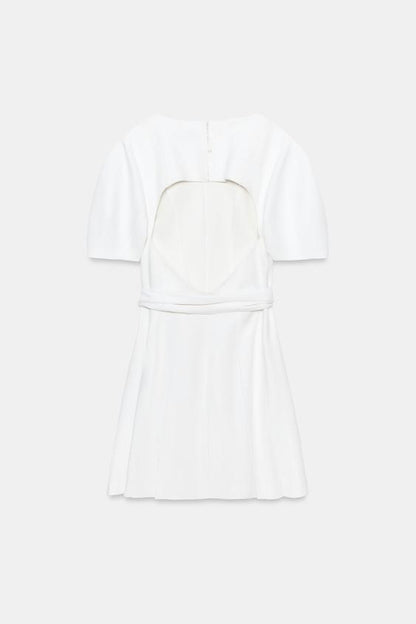 Robe courte avec ceinture
