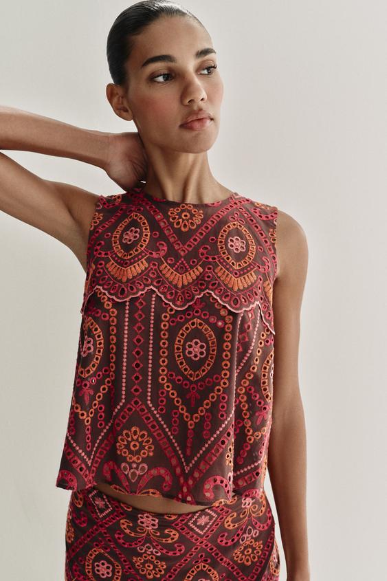 Top à broderies ajourées