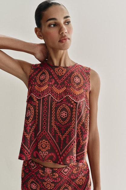 Top à broderies ajourées