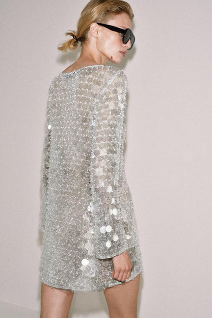 Robe courte en maille à sequins à perles
