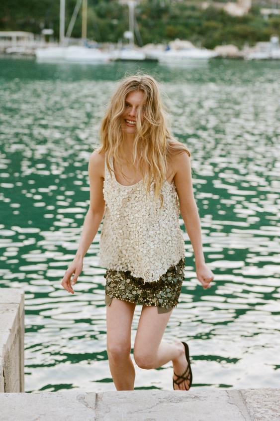 Top à bretelles et sequins