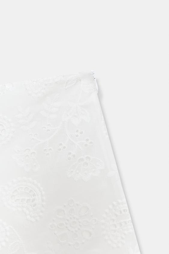 Bermuda à broderies ajourées