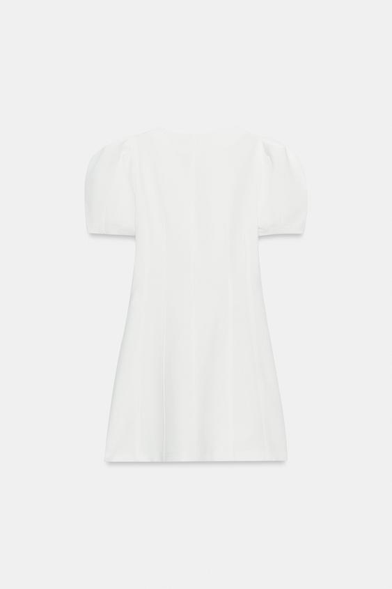 Robe courte à manches bouffantes