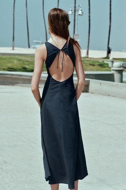 Robe midi en lin à dos ouvert