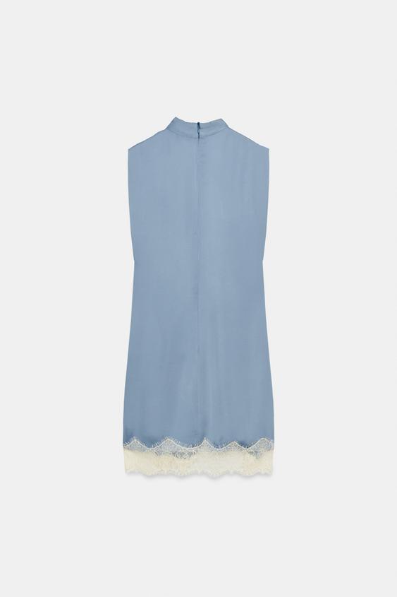 Robe satinée en dentelle