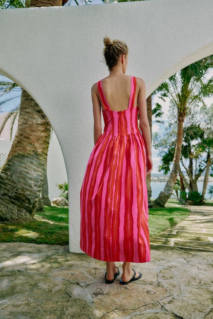 Robe à rayures à brandebourgs