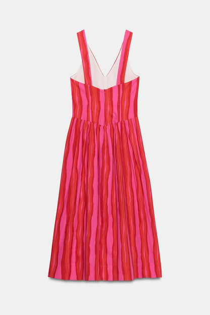Robe à rayures à brandebourgs