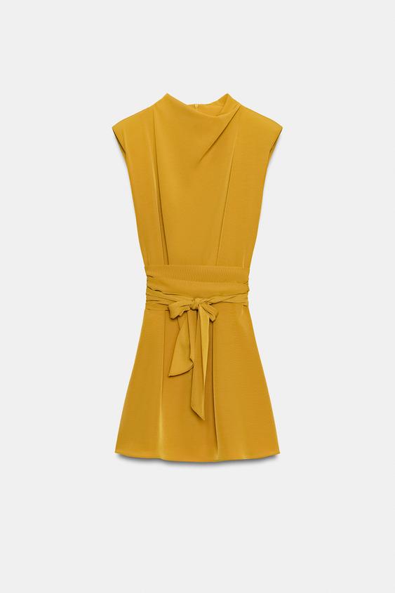 Robe courte à lien noué et épaulettes