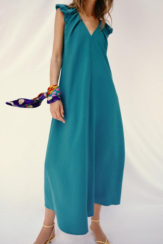 Robe longue à épaules marquées