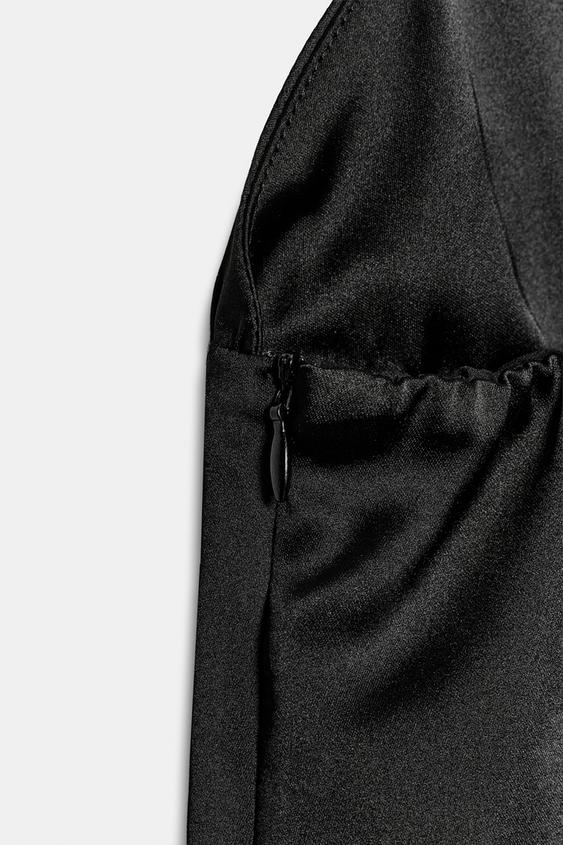Robe mini satinée à bretelles