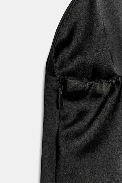 Robe mini satinée à bretelles