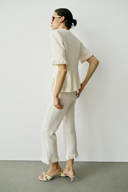 Pantalon légèrement évasé à volants