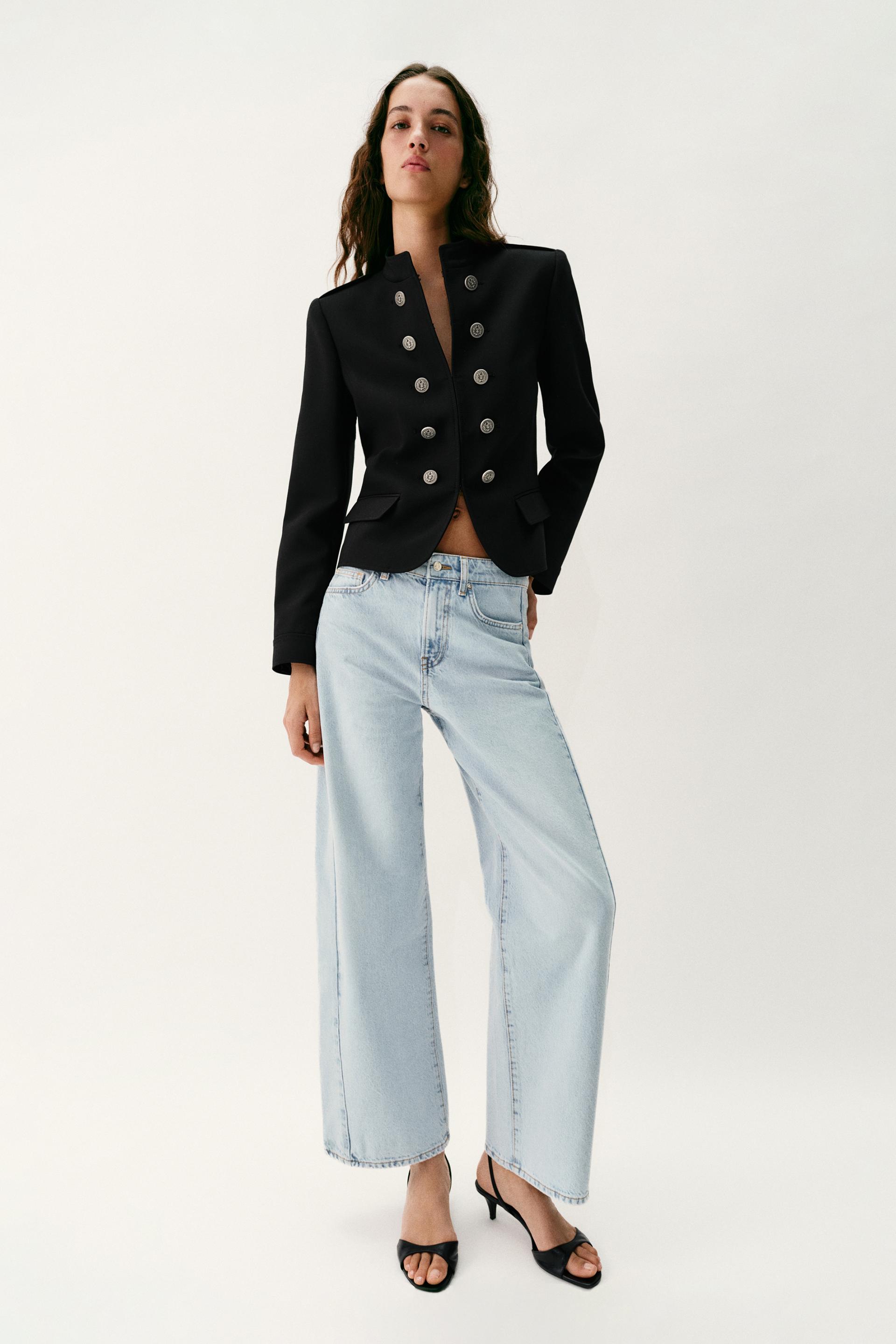 Veste cintrée à boutons et épaulettes