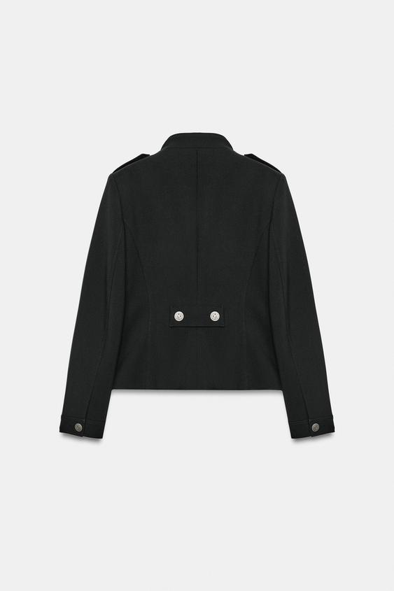 Veste cintrée à boutons et épaulettes
