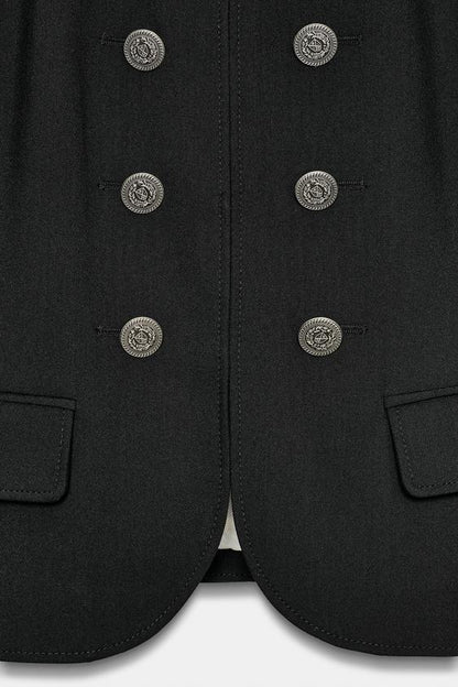 Veste cintrée à boutons et épaulettes
