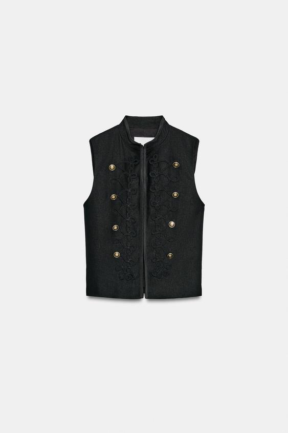 Gilet cintré à brandebourgs
