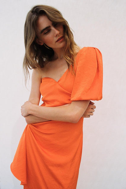 Robe midi asymétrique satinée