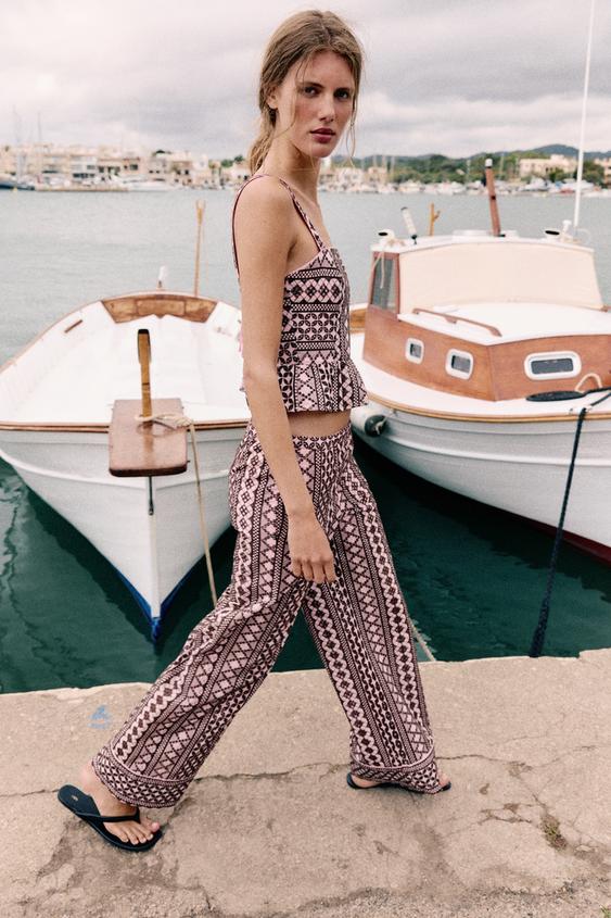 Top à broderies ajourées