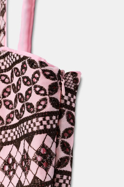 Top à broderies ajourées
