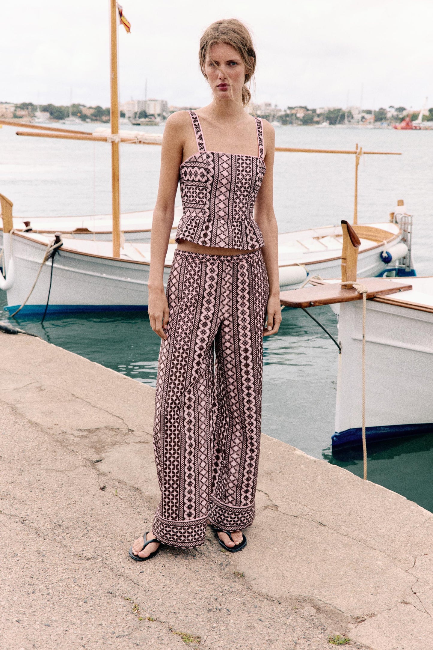 Top à broderies ajourées