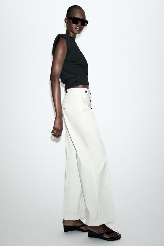 Pantalon à boutons métalliques