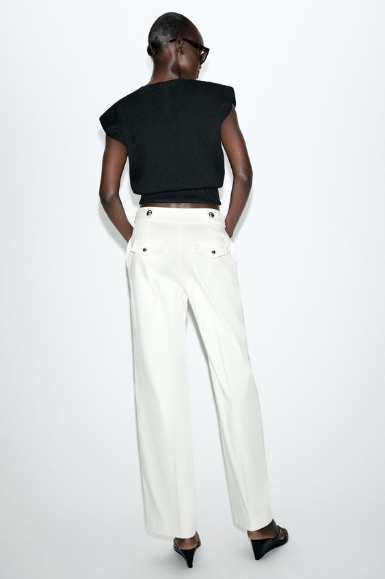 Pantalon à boutons métalliques