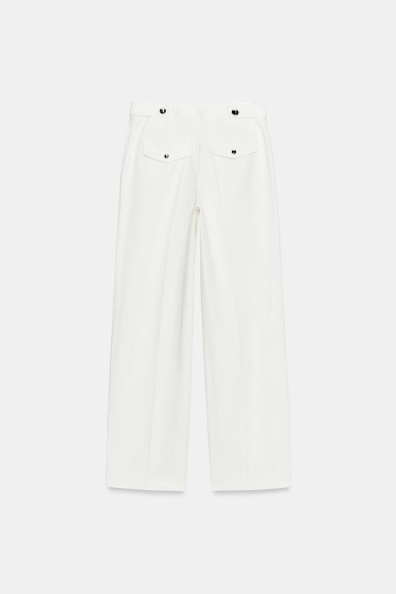 Pantalon à boutons métalliques