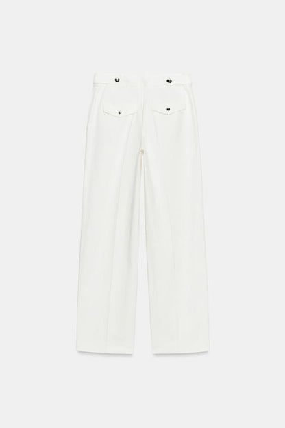 Pantalon à boutons métalliques